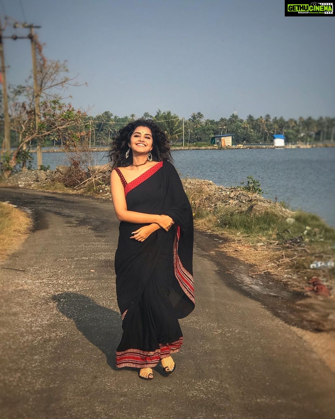 Anupama Parameswaran Instagram - 🥀 This saree my @pearlemaany 🔥