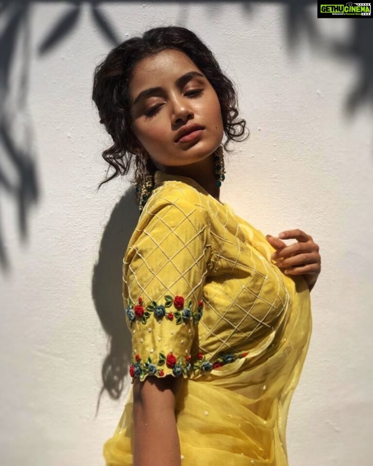 Anupama Parameswaran Instagram - Bronzed 🍂 PC @sajadkaakku ♥️ Styling by @lavanyabathina & @venkatesh_93 😍🥰 Saree by @affairs_label Accessories by @chennai.allcollections