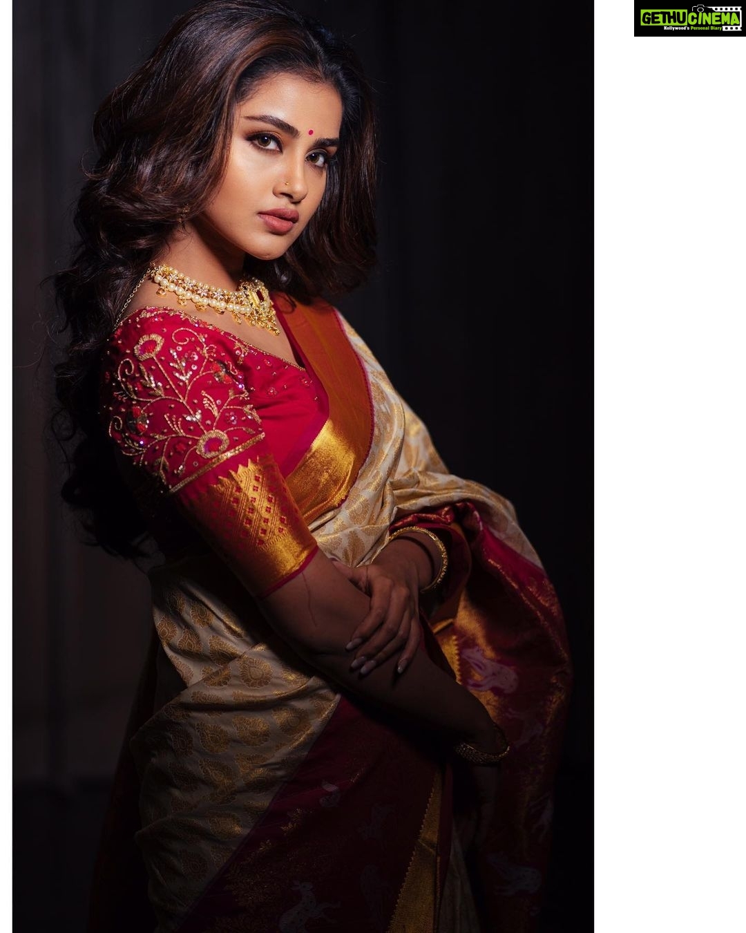 Anupama Parameswaran Instagram - Styling by @lavanyabathina & @venkatesh_93 Blouse Designer by @chandraandvamsistudio Accessories by @kundhanajewellery P.C 📸 by @sreekruthsravan Hairstyle @thimmappa180