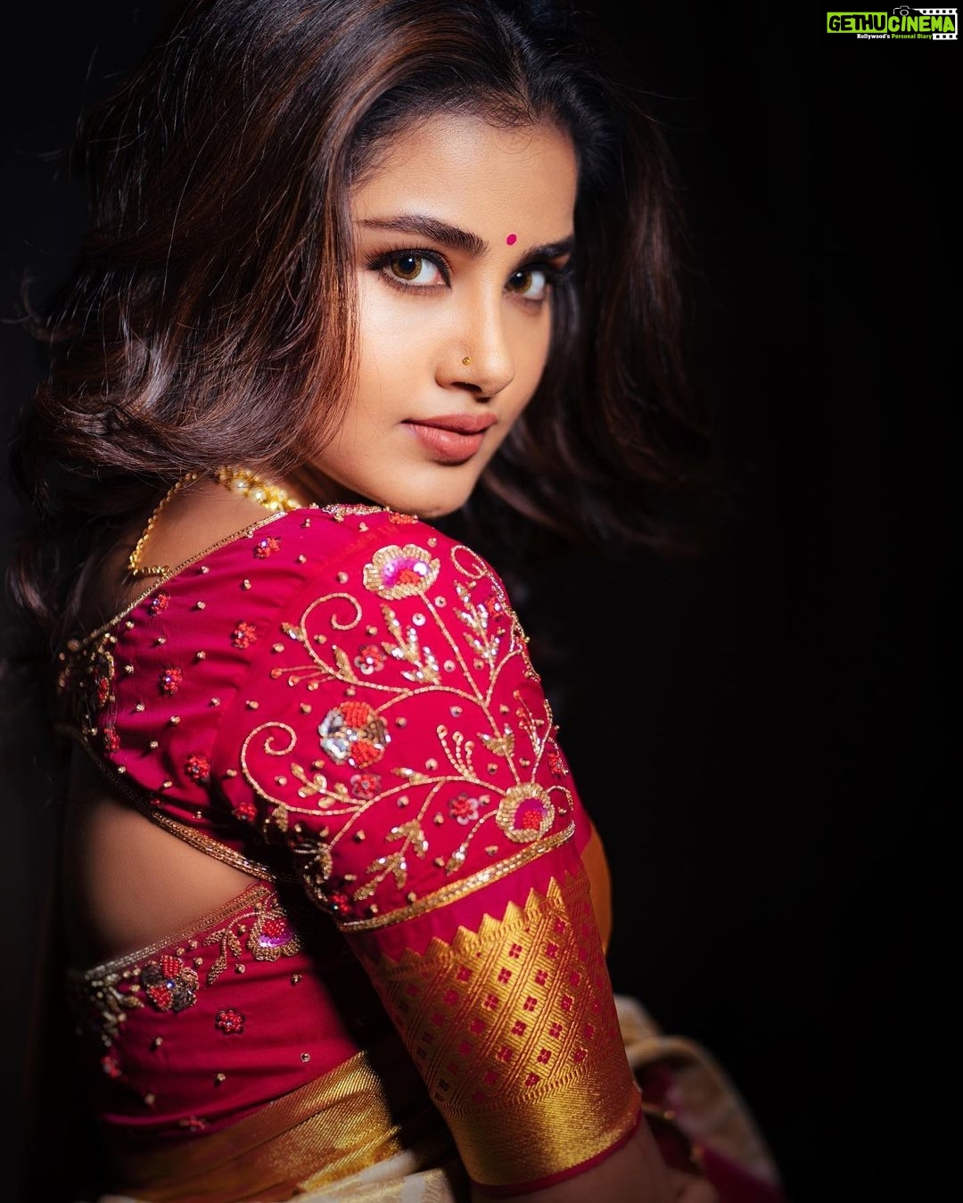 Anupama Parameswaran Instagram - Styling by @lavanyabathina & @venkatesh_93 Blouse Designer by @chandraandvamsistudio Accessories by @kundhanajewellery P.C 📸 by @sreekruthsravan