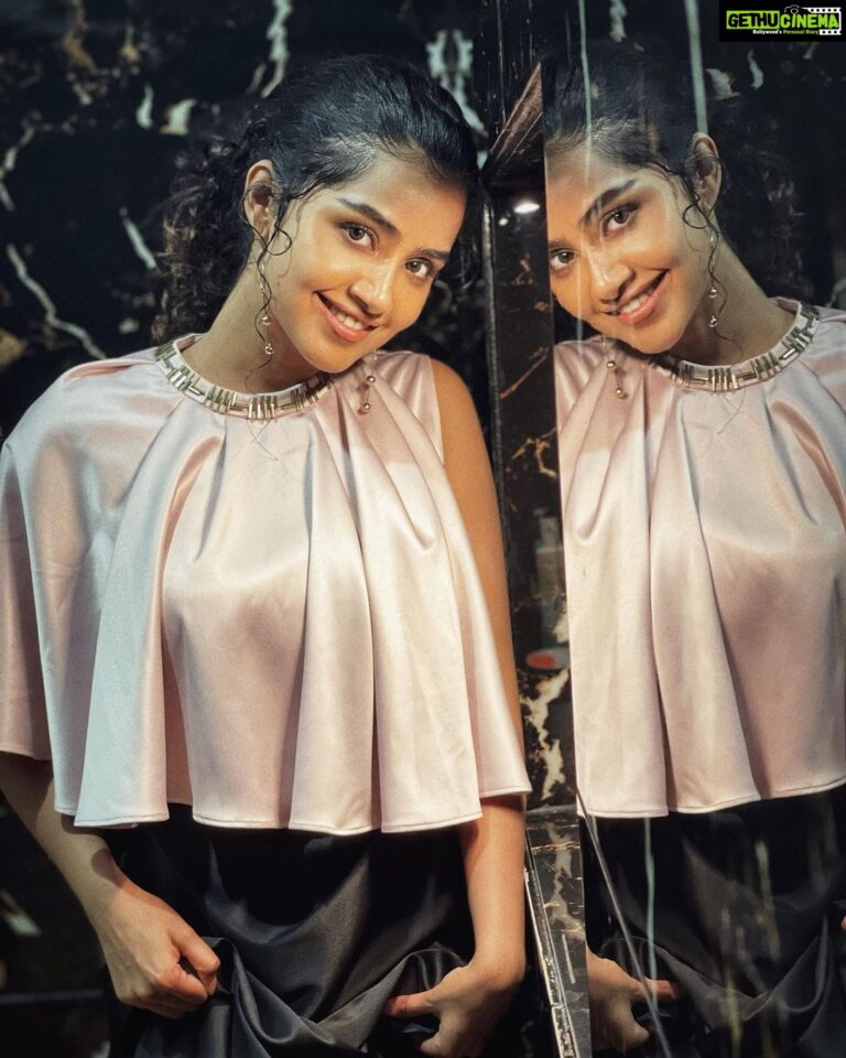 Anupama Parameswaran Instagram - The beauty you see in me is a reflection of you ~ Rumi💫 Outfit - @zowed @shiprakarnaniofficial Styling- @shilpagns Styling assistant- @sahiti_malyala