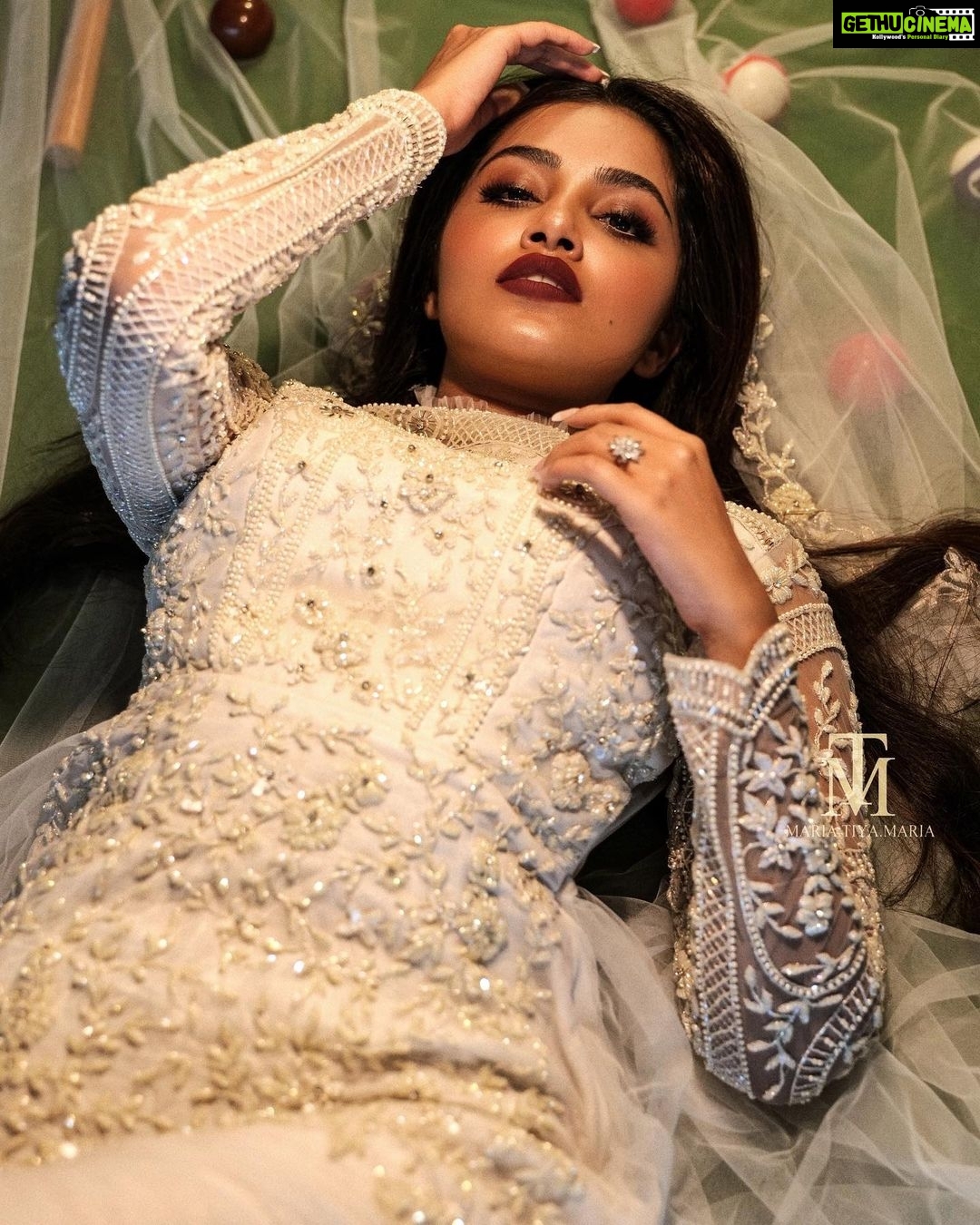 Anupama Parameswaran Instagram - Merry Christmas π Wearing @maria.tiya.maria π§π»ββοΈ Styled by @joe_elize_joy π @shiva_makeover π @fazil_pallikkal_ πΈ @m.o.dsignatureπ