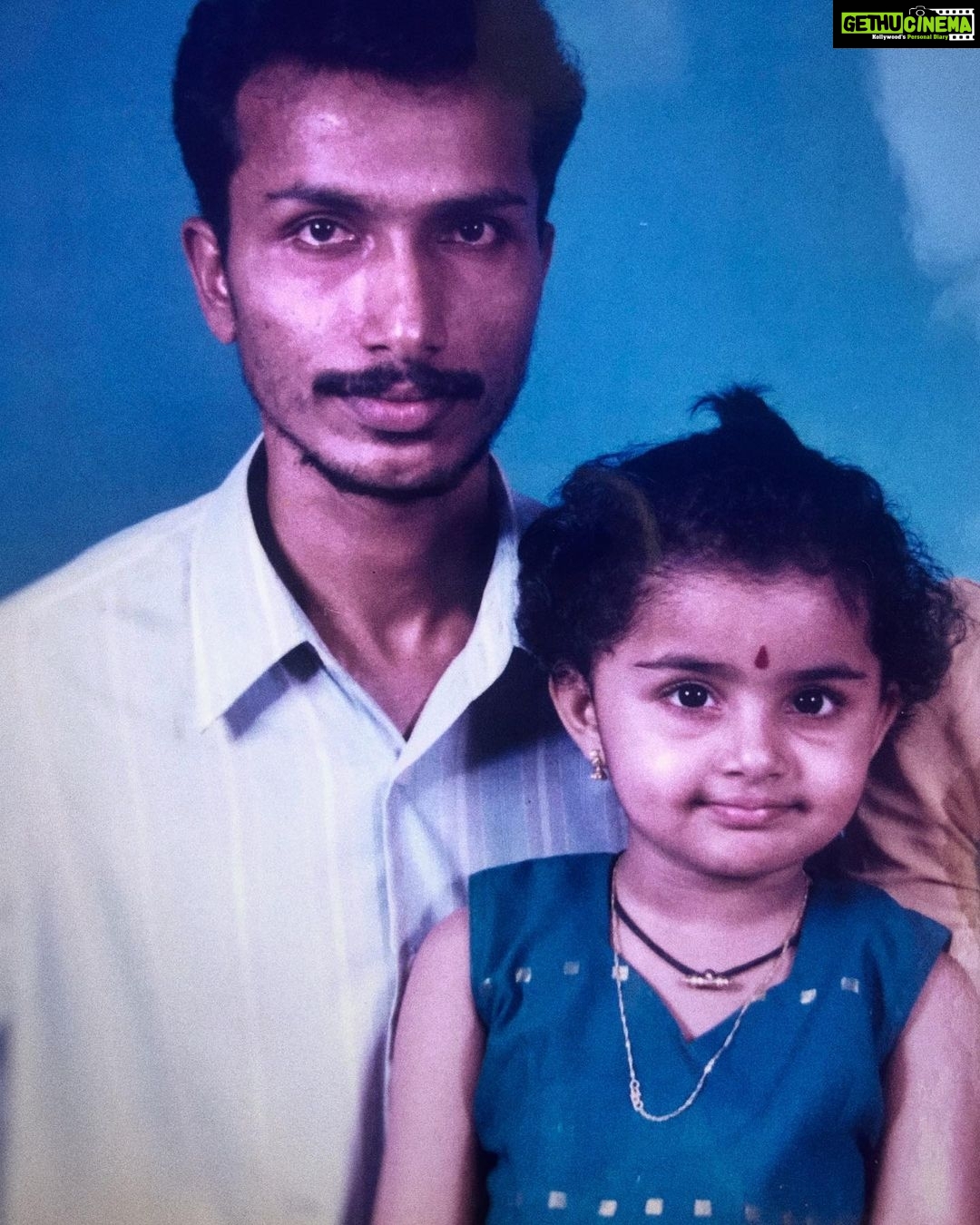 Anupama Parameswaran Instagram - And one more 😅 @parameswaranerekkath 🥰 Happy birthday acha #eyebrowsonpoint 😝