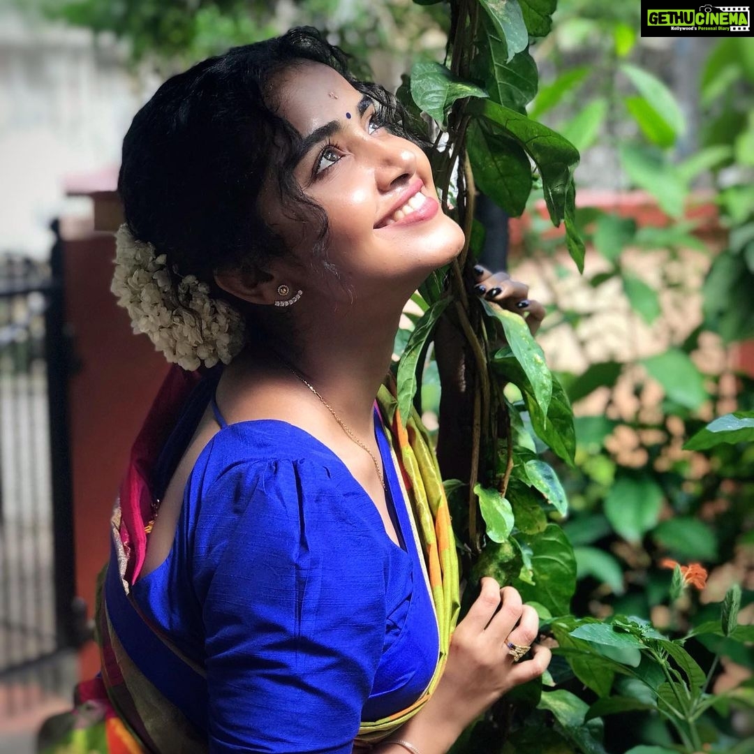 Anupama Parameswaran Instagram - Chilapol ......Thani Nadan......athallle oru rasam ?๐บ๐ (Sometimes....purely traditionally......thatโs cool ryt?)๐บ๐