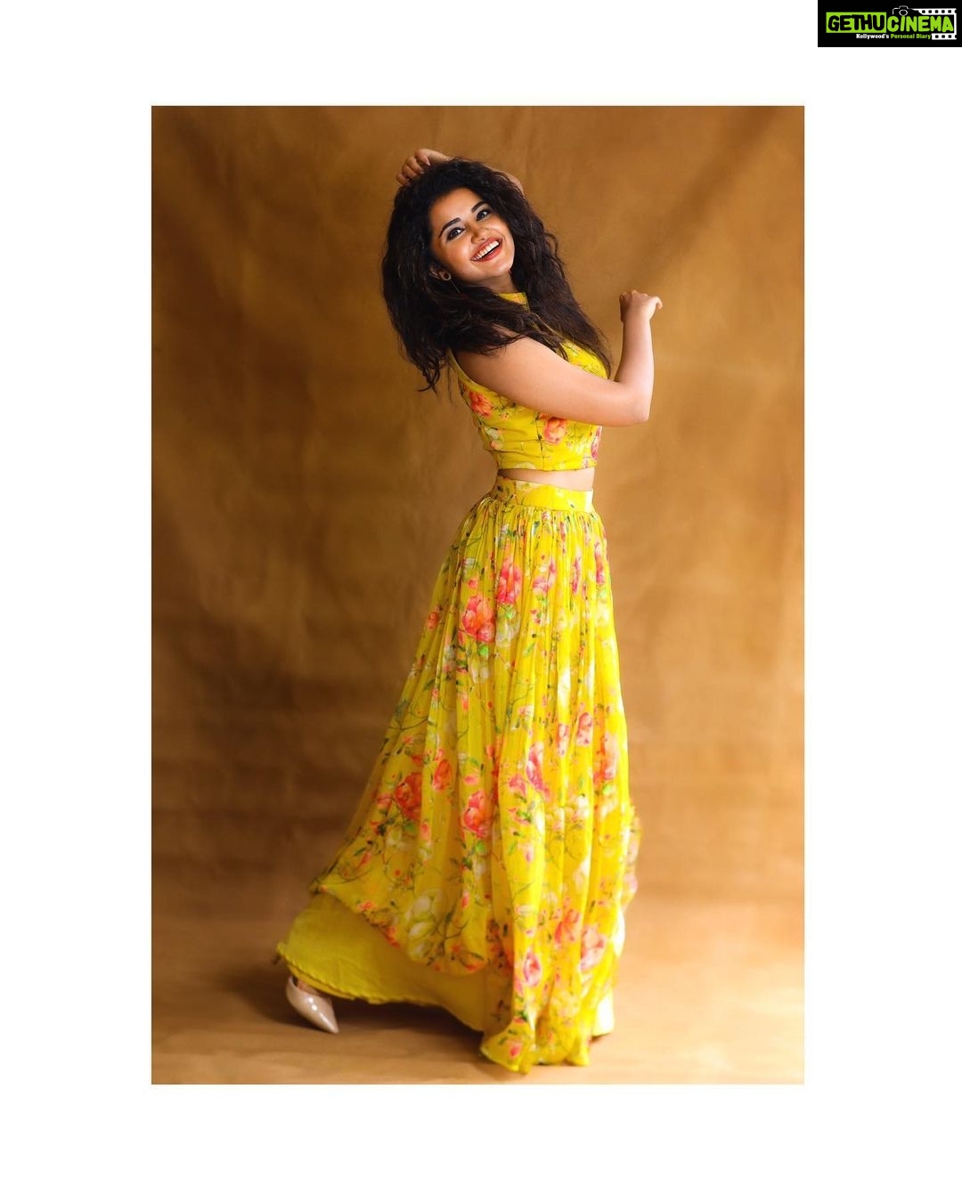 Anupama Parameswaran Instagram - 🌻 Styling @lavanyabathina & @venkatesh_93 Dress 👗 @keyaradesignofficial Accessories @houseof_baalee Makeup @shelarpravin99 Hairstyle @koli_sarika7313 PC @vd_galleries