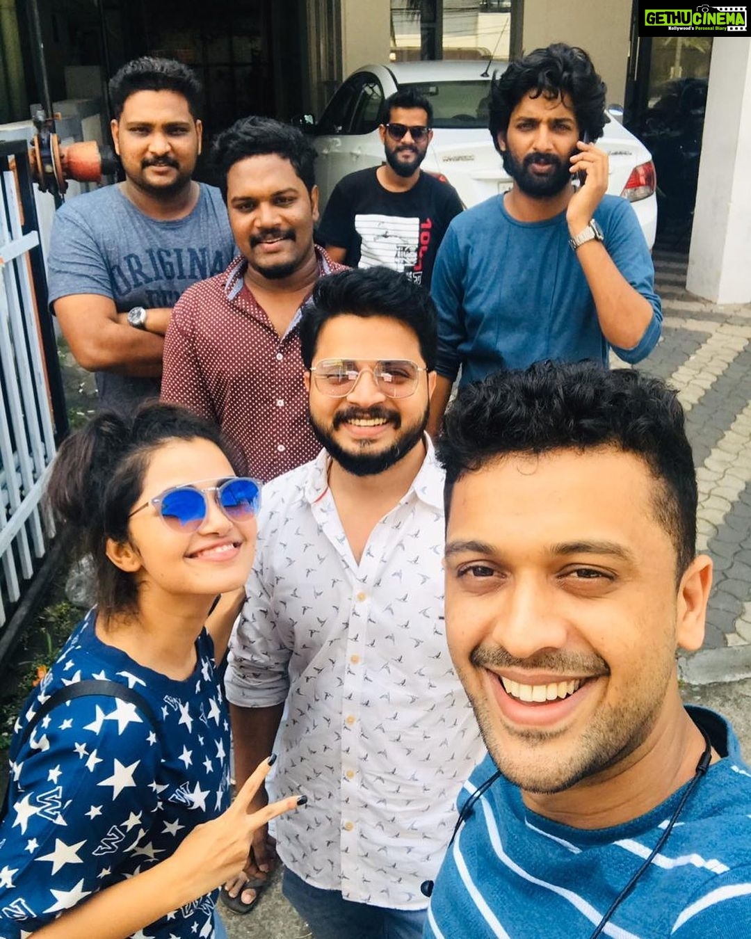 Anupama Parameswaran Instagram - 🤗🤗🤗 @sajadkakku @krishna_sankar_ @maneeshnambeesan @vishakrwarriar @vineethkrishnan._ and Ameer Sir 😇