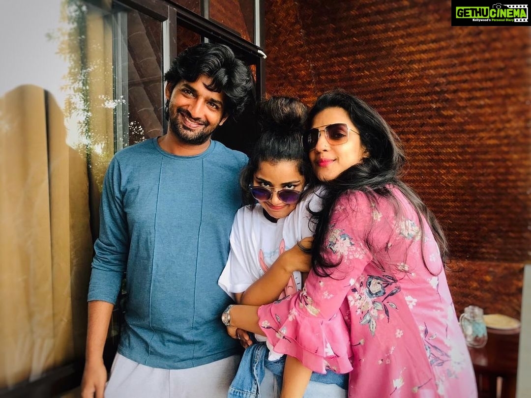 Anupama Parameswaran Instagram - Fam ♥️ @lakshmipriyavishak and @vishakrwarriar