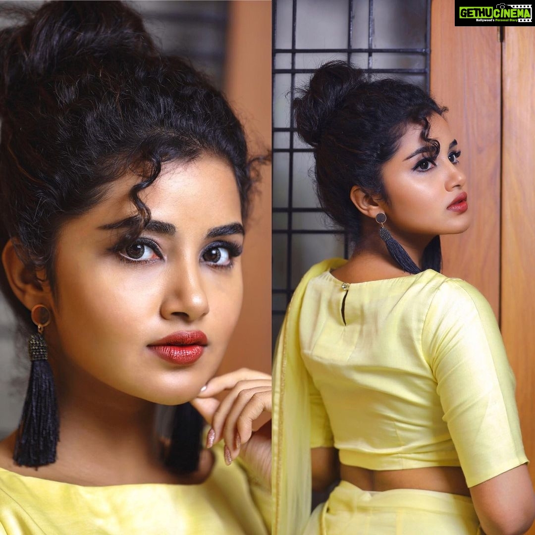 Anupama Parameswaran Instagram - Girl... let’s go retro💋 Styling @lavanyabathina & @venkatesh_93 Dress 👗 @scribbologythelabel Accessories @rubansaccessories Makeup @shelarpravin99 Hairstyle @koli_sarika7313 PC @vd_galleries Retouching @pixasstudios