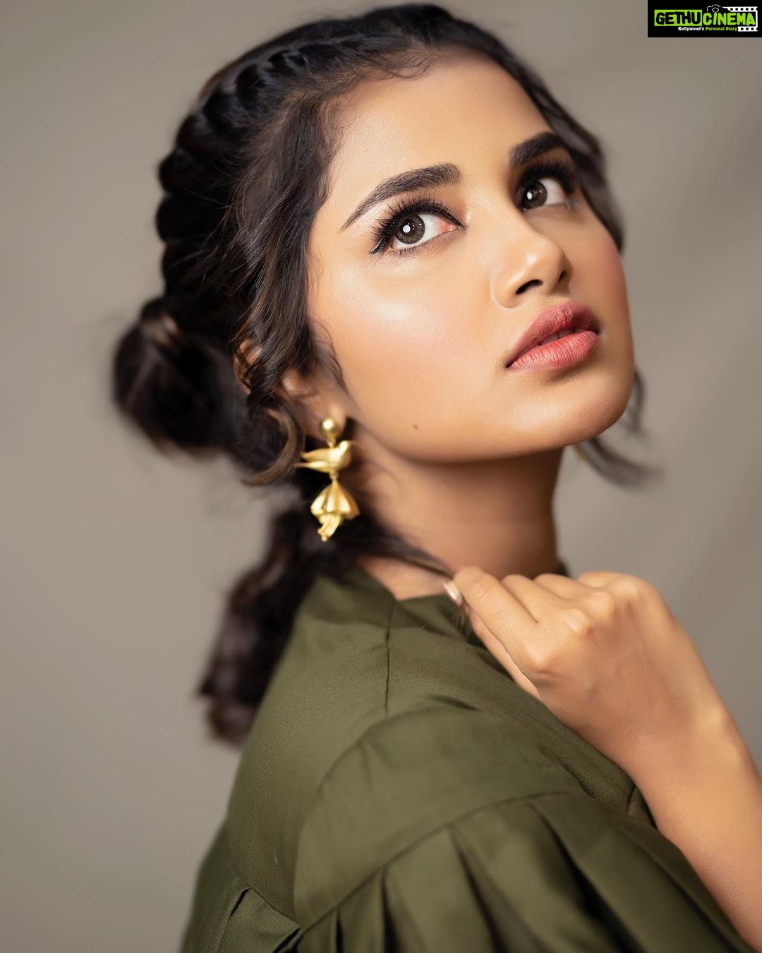 Anupama Parameswaran Instagram - Styling π§£ @lavanyabathina & @venkatesh_93 Dress π @ragasutra_by_kavyaharish Accessories π @rubansaccessories π makeup @shelarpravin99 Hairstyle πββ @koli_sarika7313 π· @abhilash_elaprolu RETOUCH @pixasstudios β₯οΈ