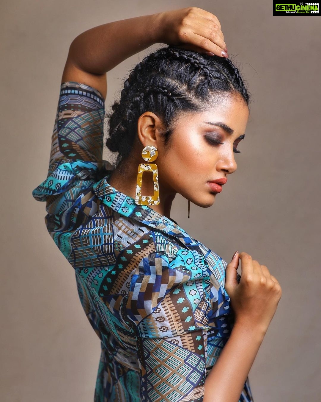 Anupama Parameswaran Instagram - 🦎 Styling @lavanyabathina🥰 &. @venkatesh_93 Outfit @ @label.ess Accessories @rubansaccessories PC @vd_galleries Special hugs to @shelarpravin99 and @koli_sarika7313 for Makeup and hairstyle ♥️♥️♥️♥️♥️♥️