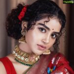 Anupama Parameswaran Instagram - 🥀 Saree @mugdhaartstudio Jewellery @pavanmorjewellers Styling @workofelan Hairstyle @koli_sarika7313 Captured by @sumuhurtham_photography, @anudeep_munna