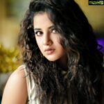 Anupama Parameswaran Instagram - It’s just between us 👀 Styling @lavanyabathina & @venkatesh_93 Outfit by @notchabovecreations Accessories by @thedeccanstory PC by @pnn_photography & @udays_photography Makeup 💄 @shelarpravin99 Hairstyle 💁‍♀ @koli_sarika7313