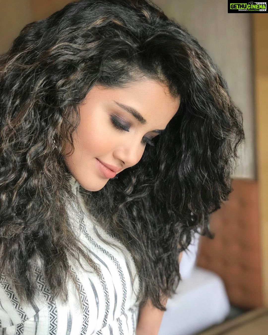 Anupama Parameswaran Instagram - 💇🏻♀️ Styling @lavanyabathina & @venkatesh_93 Outfit by @notchabovecreations Accessories by @thedeccanstory PC by @shelarpravin99 Makeup 💄 @shelarpravin99 Hairstyle 💁♀ @koli_sarika7313