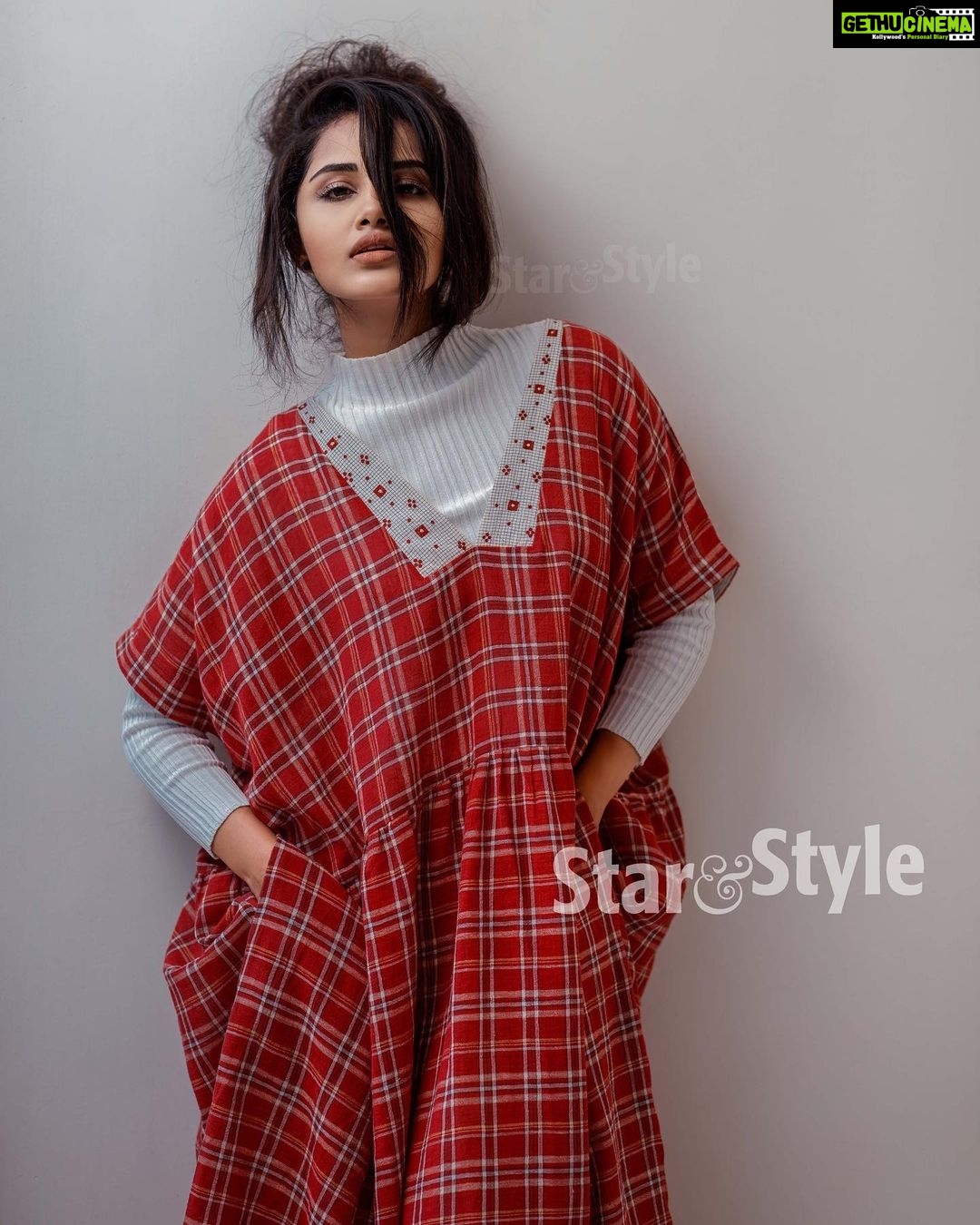 Anupama Parameswaran Instagram - Mathrubhumi star and style magazine shoot 💃🏻 Costume : @houseofambaram Photography : @arun_payyadimeethal Styling : @arjun_vasudevs Make up : @subiganesh Retouch : @suveeshgraphiccynaid