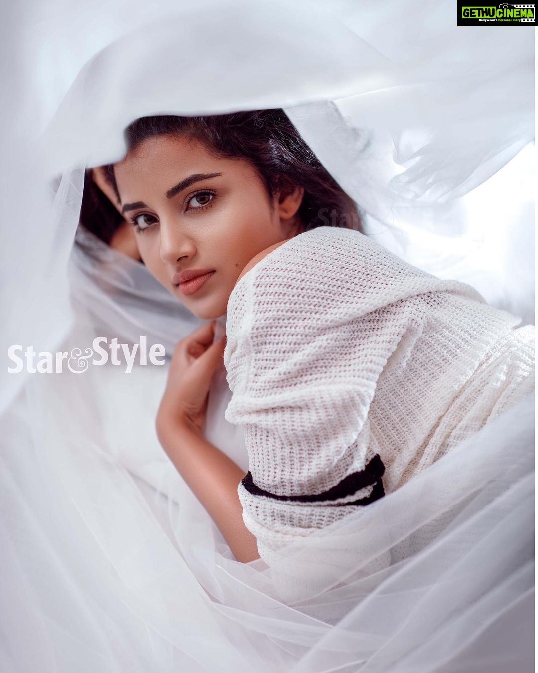 Anupama Parameswaran Instagram - Mathrubhumi star and style magazine shoot ♥️ Photo:@arun_payyadimeethal costume : @kaadhi_by_seenuakku Styling: @arjun_vasudevs Retouch: @suveeshgraphiccynaide Makeup: @subiganesh
