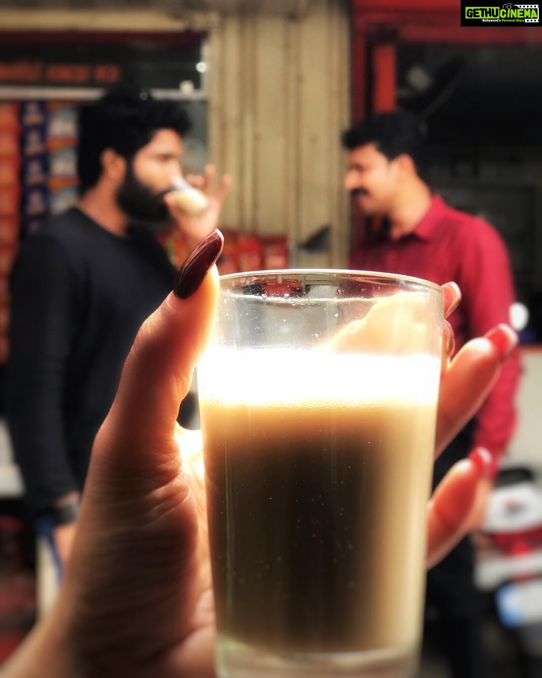 Anupama Parameswaran Instagram - Kaappi with @nijeshcheruly and @sayoojmohan ♥️♥️♥️ Tag your coffee mates ☕️ ♥️
