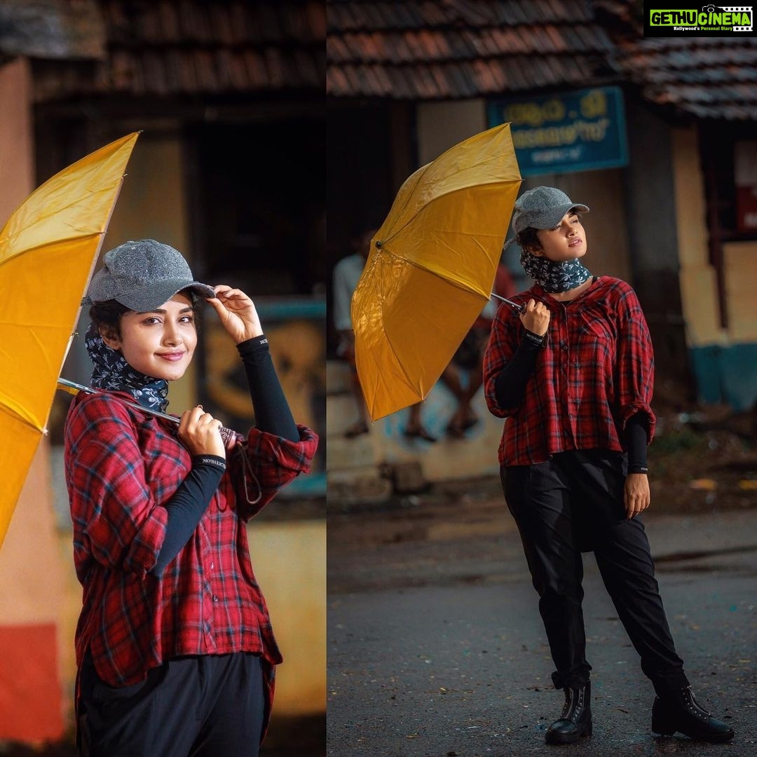 Anupama Parameswaran Instagram - I need the seasons to live to the rhythm of rain and sun.🌦 @sbkphotography__ 😘 #adkedi