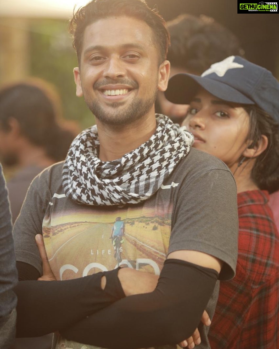Anupama Parameswaran Instagram - Peekaboo ....🙈🙉 @sajadkakku our Dope DOP 💁🏻♀️#adkedi PC @sbkphotography__🤗