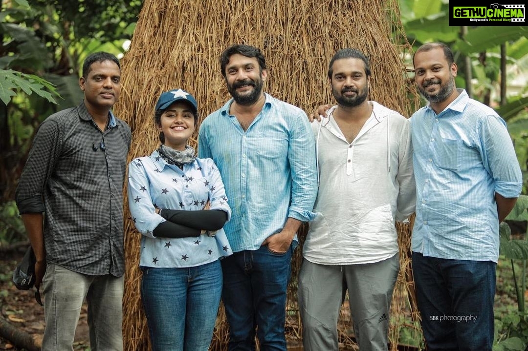 Anupama Parameswaran Instagram - And these amazing ppl ♥️ #adkedi 📸 @sbkphotography__