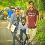 Anupama Parameswaran Instagram - Twinning 👟scenes #ADkedi With my favs ♥️ @shamzu_zayba 😍 and @sajadkakku 😉 PC : @sbkphotography__ 🥳 #myhappyplace