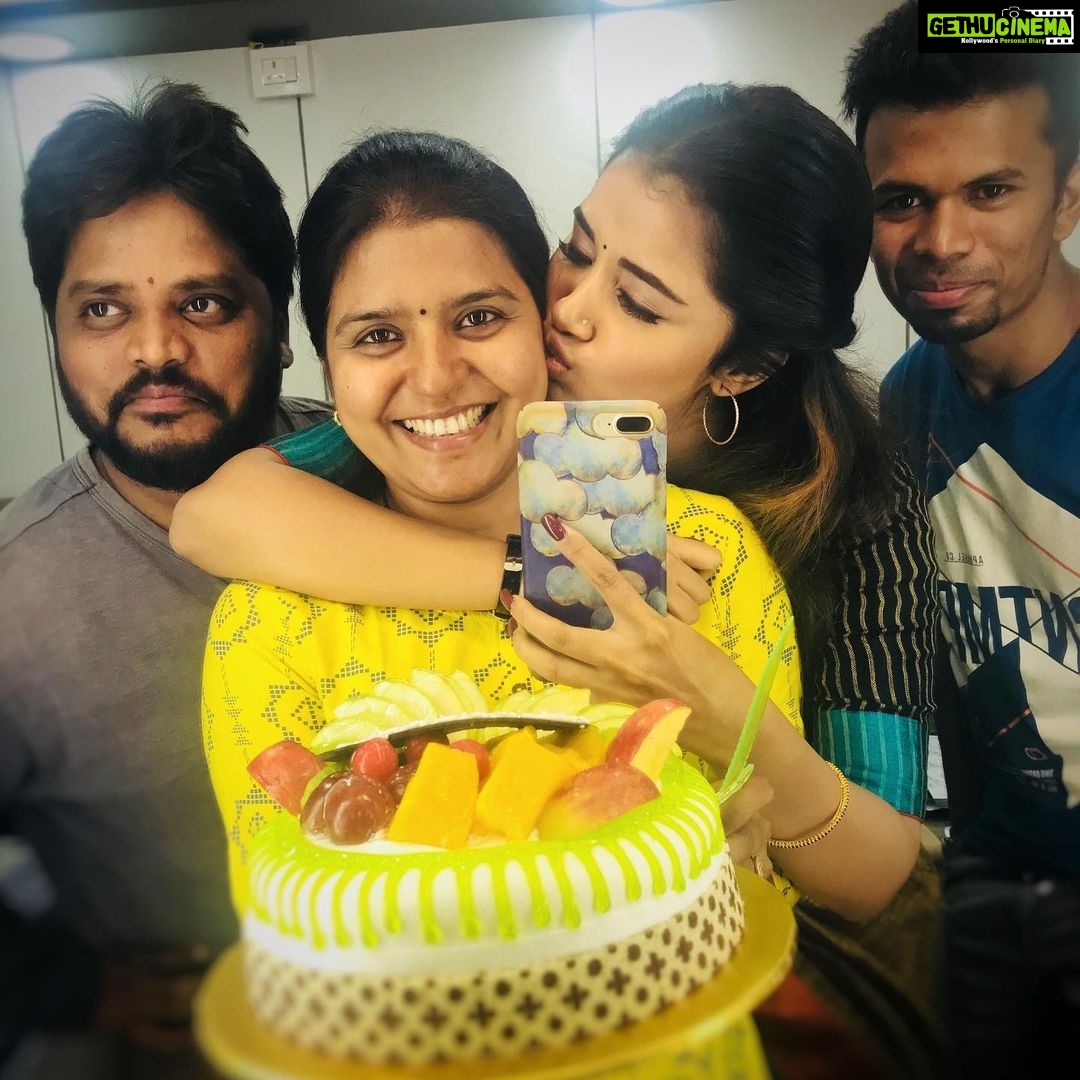 Anupama Parameswaran Instagram - My girl @koli_sarika7313 ♥️ happy birthday 😘😘😘😘😘😘😘😘😘😘😘😘😘
