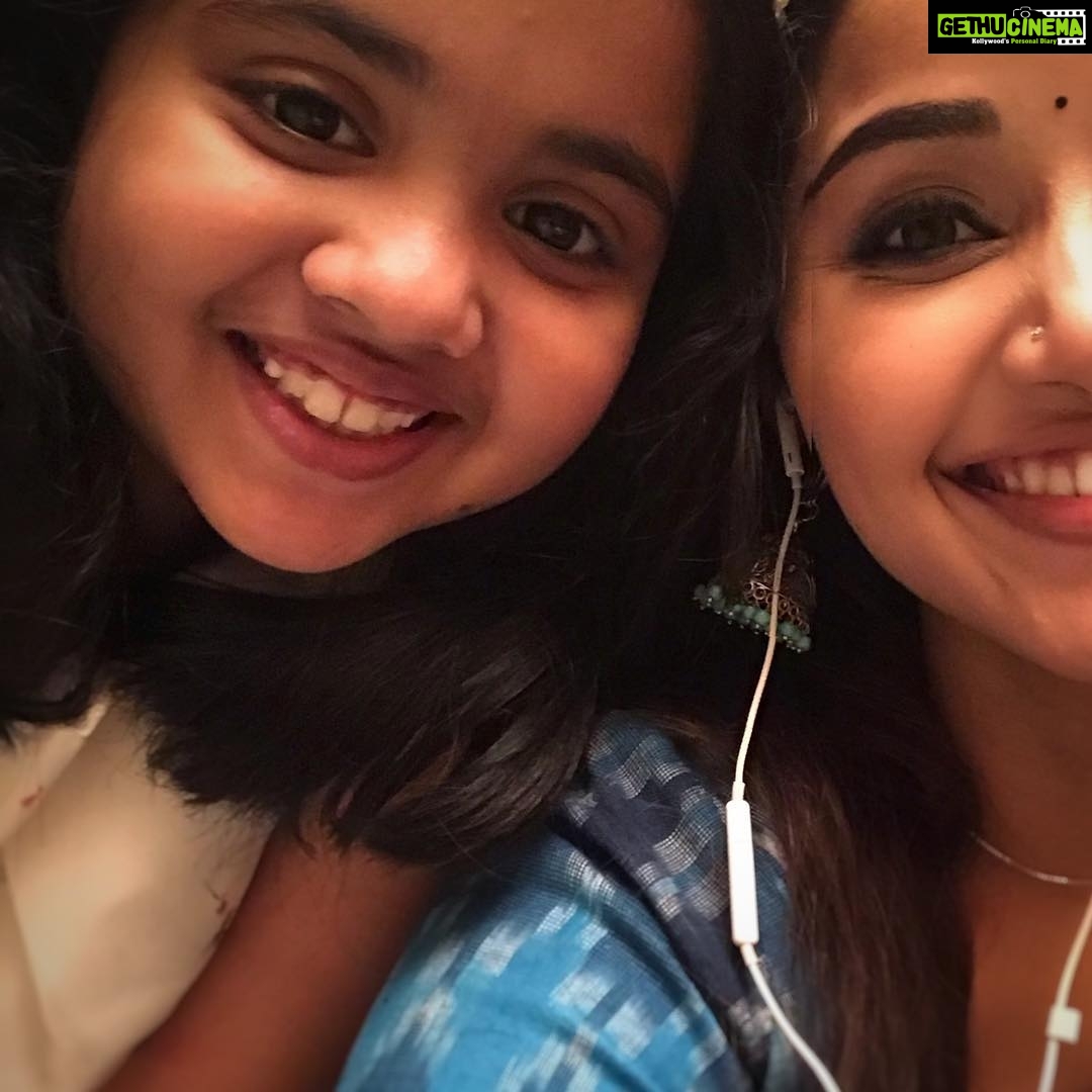 Anupama Parameswaran Instagram - @dua_kaushik 👧🏻♥️ #rakshasudu days 👹