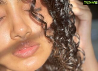 Anupama Parameswaran Instagram - Embracing the inner glow✨ #nomakeup #nofilter #sleepdeprived #stillglowing #innerglow