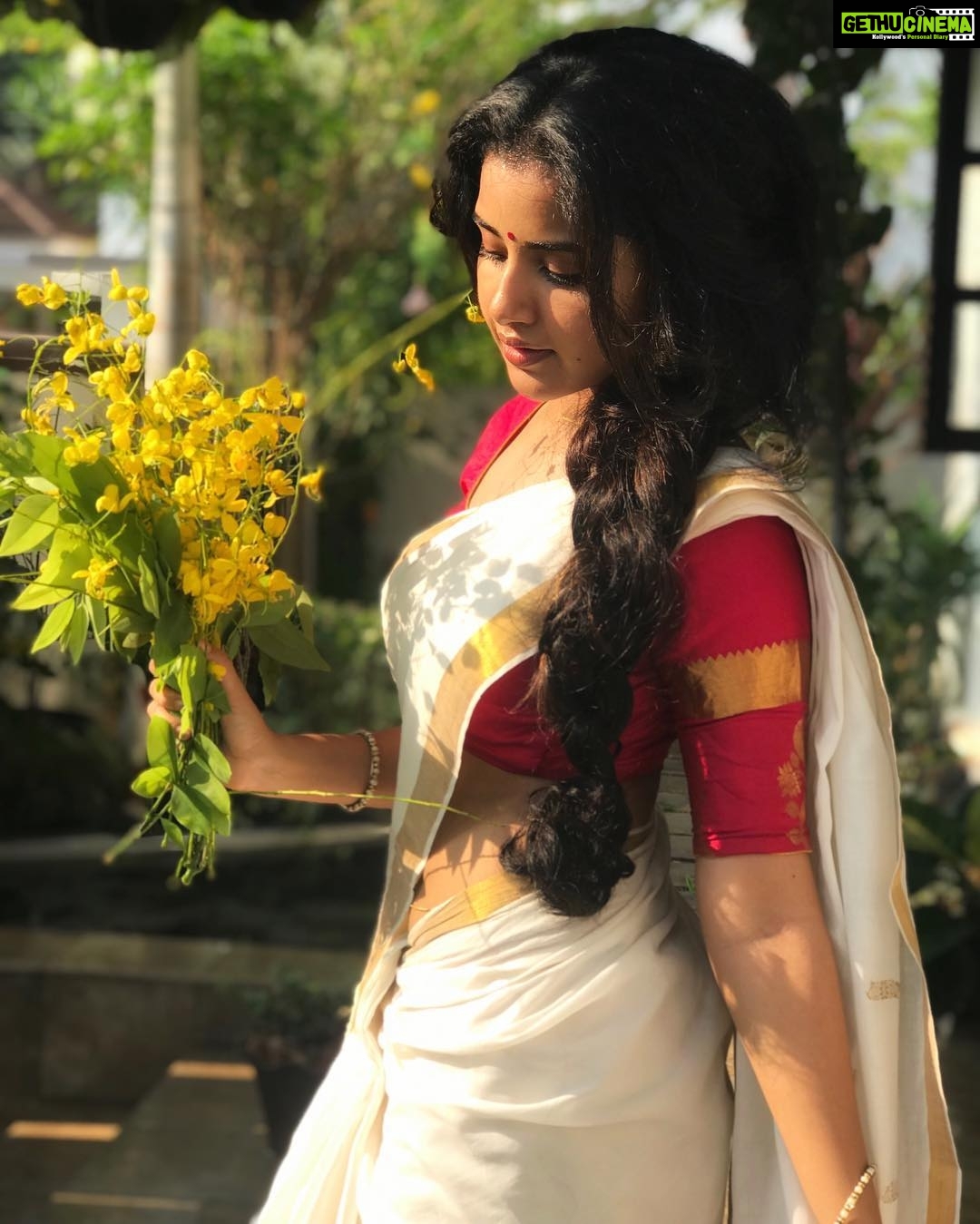 Anupama Parameswaran Instagram - Kanikonna ✨#vishu vibes ♥️