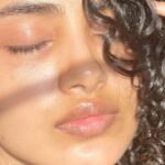 Anupama Parameswaran Instagram – Embracing the inner glow✨

 #nomakeup #nofilter #sleepdeprived #stillglowing #innerglow