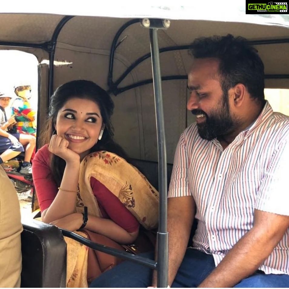 Anupama Parameswaran Instagram - Meet our Dop @venkatcdilip 🤣 #rakshasudu sets