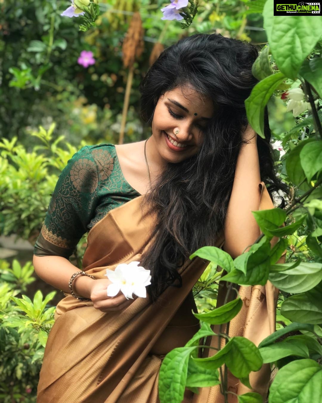 Anupama Parameswaran Instagram - 🕊