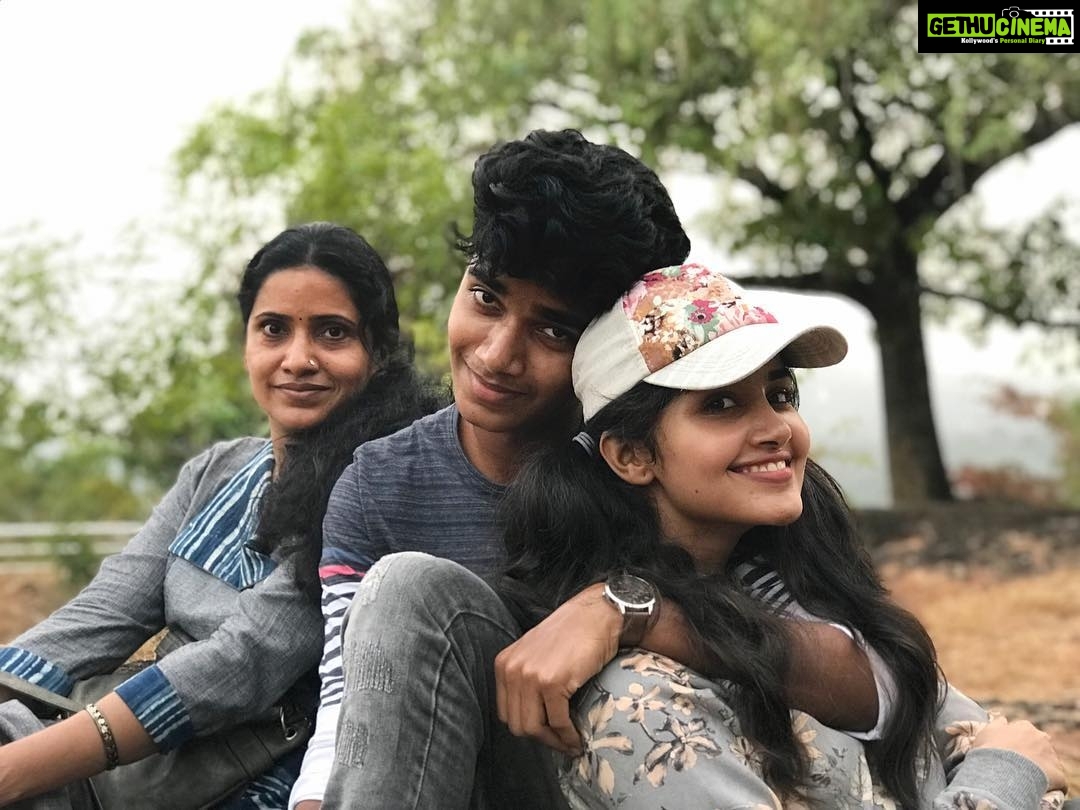 Anupama Parameswaran Instagram - Happy birthday amma ♥️. @sunithaparameswaran75