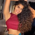 Anupama Parameswaran Instagram - Here is your daily dose of vitamin ME … okay bye 👋🏼 mwahhh 😘 #happyfrizz 👩🏻‍🦱