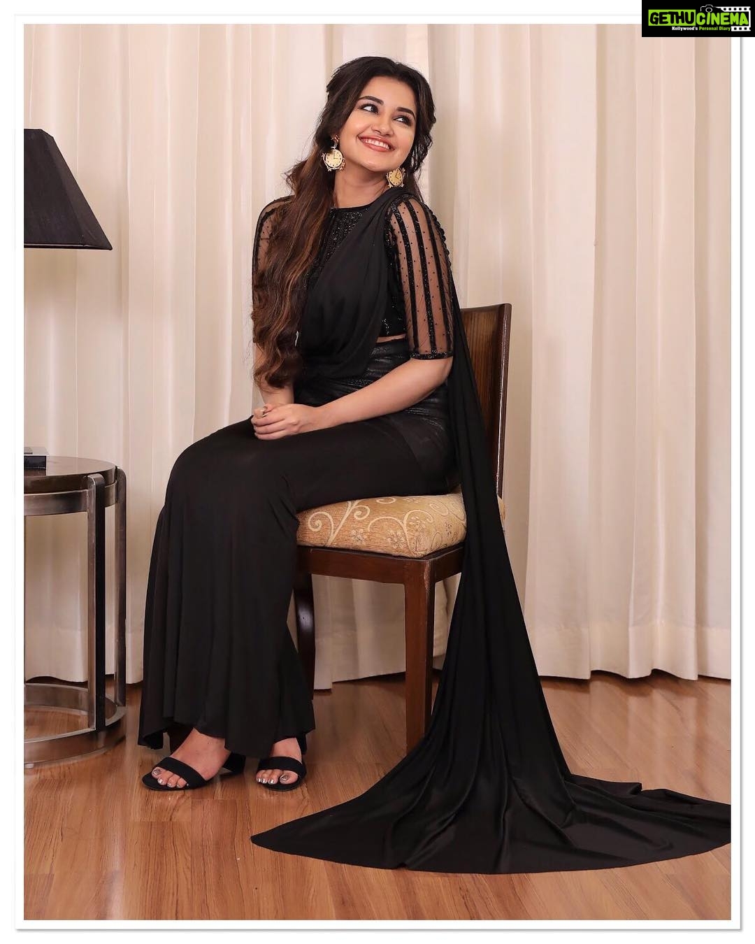 Anupama Parameswaran Instagram - Lady in black ♠️ Styling by @lavanyabathina & @venkatesh_93 Outfit by Fashion PR Accessories by @talashahyderabad PC 📸 by @saiweddingphotography ♥️♥️♥️