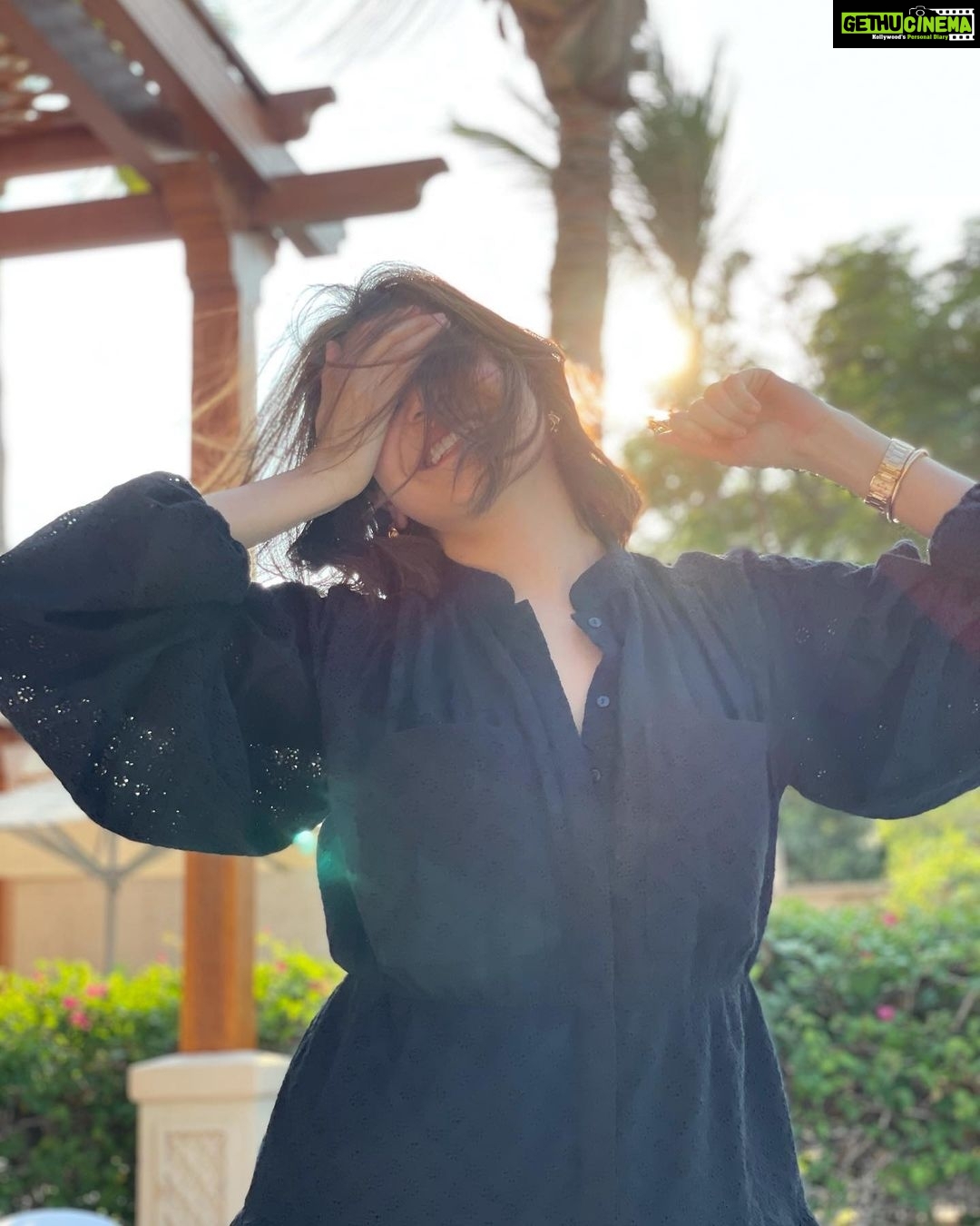 Anushka Sharma Instagram - Cover me in sunshine .. cover me in good light … 🔆🖤