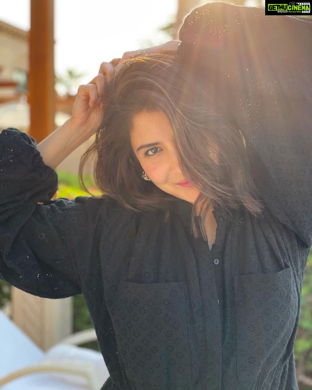 Anushka Sharma Instagram - Cover me in sunshine .. cover me in good light … 🔆🖤