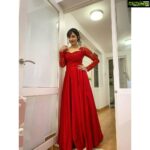 Aparna Vinod Instagram - Swipe right ➡️to see how I feel when my heart says yes and my mom says no. @vaiga_sukumar #mom #mother #red #reddress #gown #princessvibes #ootd #lbd