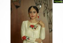 Aparna Vinod Instagram - 🌼O🌼N🌼A🌼M🌼 #onam #onamsaree #onam2020 #onamcelebration #malayali #kerala #thiruvonam #happyonam #aparna #aparnavinod @m_zioncreations Photography :@pkp_photography__ Costume :@indrasdesigns Jewelry :@indras_jewels MUA :@fabs.makeover Location :@novotelkochiinfopark