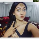 Aparna Vinod Instagram - When in doubt, wink and pout 😚✌️. #nallorukochu #aparna #aparnavinod #selfie #pout #poutselfie #saree