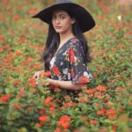 Aparna Vinod Instagram - PC:@abhijithsk.photography Costume: @coverstoryfsl Hat: @sheinofficial Makeup:@aparna_vinod #aparnaphotoshoot #aparnavinod #aparna #flowers #flowerfields #photoshoot