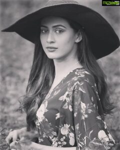 Aparna Vinod Instagram - Photography :@abhijithsk.photography 
Costume: @coverstoryfsl 
Hat:@sheinofficial
#aparnaphotoshoot #aparnavinod #aparna #portraitphotography #portrait #blackandwhitephotography #blackandwhite #bnwphotography