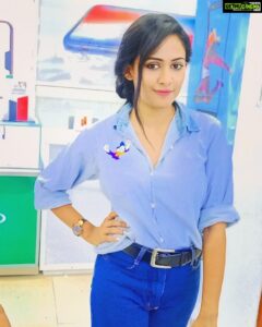 Aparna Vinod Instagram - It's all blue blue blue blue blue....... ❄💙❄💙❄💙❄💙❄💙❄💙❄💙#basic #denim #blue #blueshirt #aparnavinod