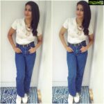 Aparna Vinod Instagram – Thanku @gayatri_vinod for these clicks. #aparnavinod #aparna #retro #komalpandeyinspired #denim #whitetee #bluedenim #komalpandey Trivandrum, India