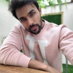 Arav Instagram - Get ready for the weekend🥰 Time to maskup again darlings #arav #tgif #actor #shoot #shooting #tamil #tamilcinema #love #pastel