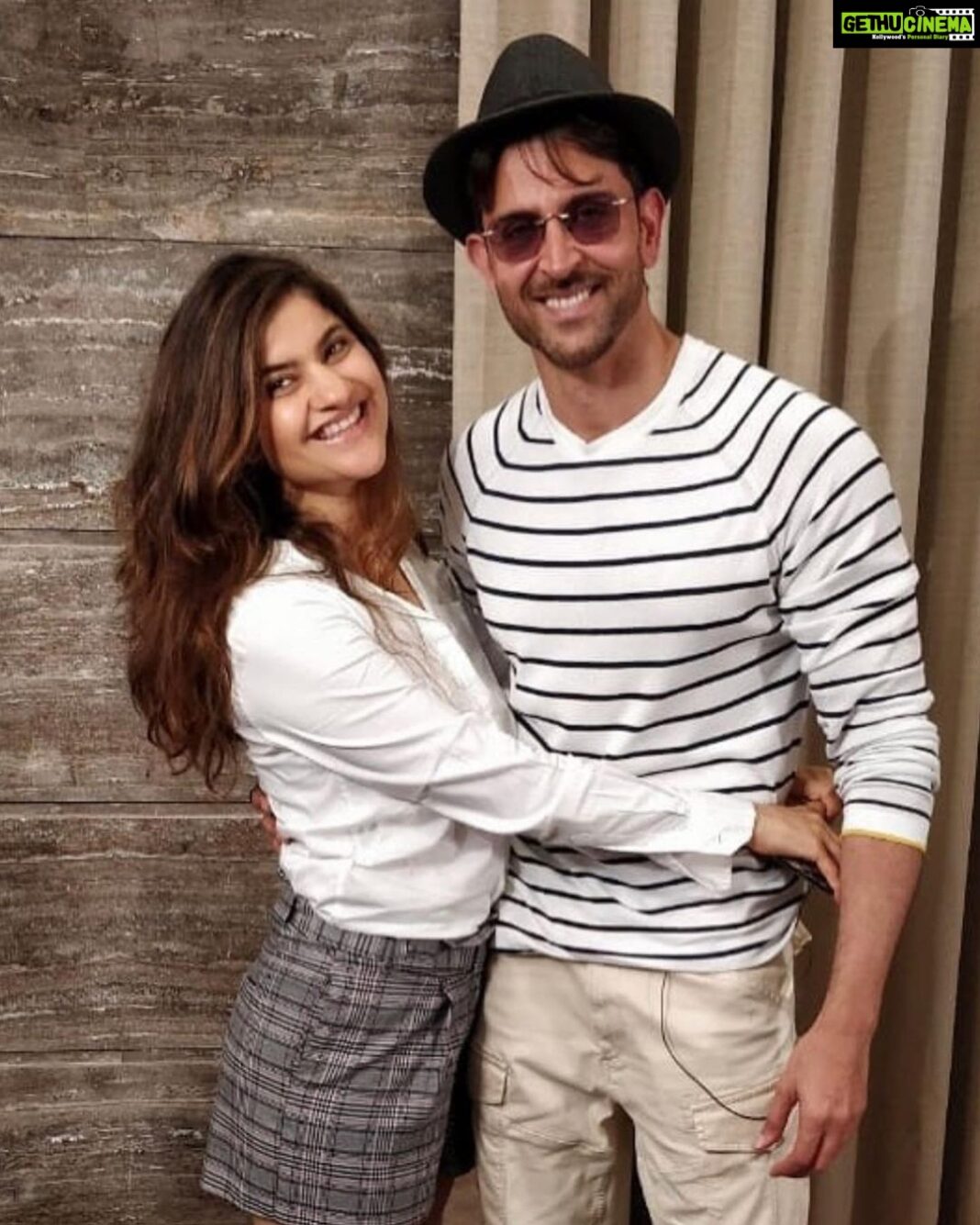 Archana Instagram - The kind of #love that cannot be described 💪🧿💜🙌🏼🤗 @hrithikroshan #thankyou for spreading sooooo much #warmth