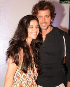Archana Instagram - The kind of #love that cannot be described 💪🧿💜🙌🏼🤗 @hrithikroshan  #thankyou for spreading sooooo much #warmth