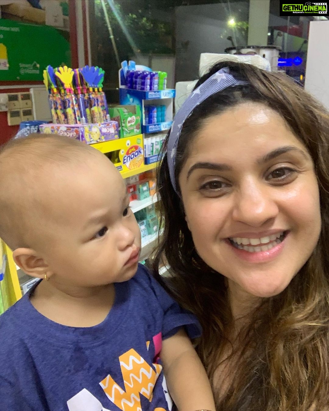 Archana Instagram - For I love sharing love … even if the kids are not in the mood! Hahhahahahahahahahhaha #throwback #tbt #throwback #cambodia #vietnam #2019 #travelphotography #traveldiaries #babies #love #babies #kid #kids Siem Reap, Cambodia,暹粒,柬埔寨