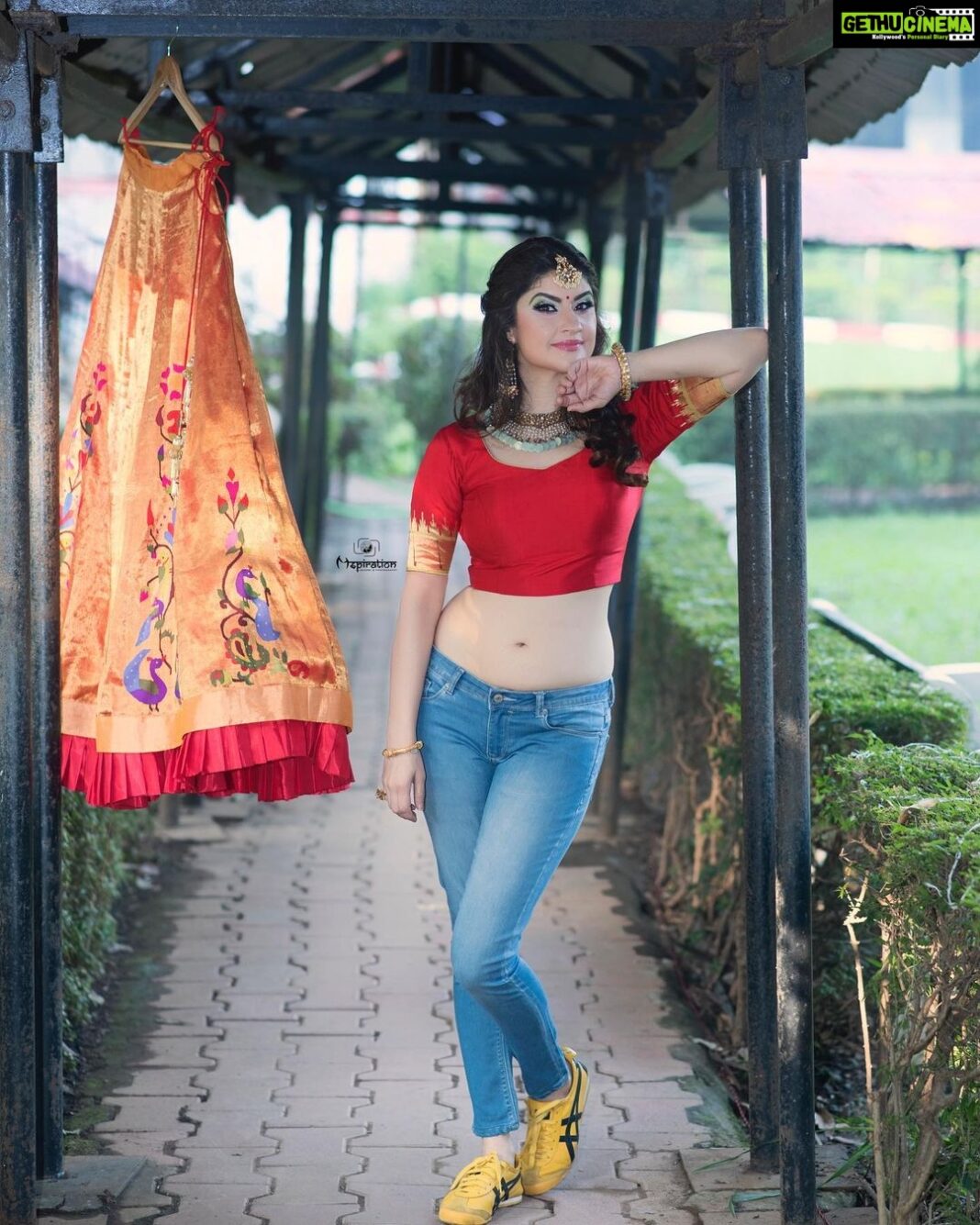 Archana Instagram - #shaadify Because weddings r my favourite things! When 7 years after your marriage you are told let’s do a wedding shoot & make you a bride… hehe . . . #wedding #shadi #shaadi #desi #paithani #paithanisaree #photography #photoshoot #resort #newage #bride #letsgo #lets #love #red #colour #color #india #indian #loveit #sogood #silvassa #tiger #onitsukatiger #yellow #gujarat Designer @mrunmayiavachat 📸 @lakshmiwankhede @mspiration_lakshmiwankhede 💄 @makeupbyhemal Clothesline @nikayifashionstudio Jewellery @siddhi_diamonds Khanvel Resort Silvassa