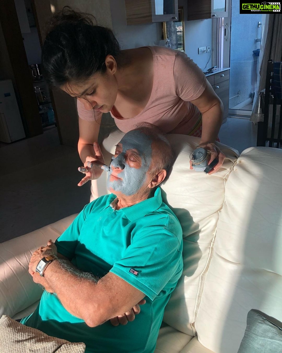 Archana Instagram - My dad my pride! All he wants is - his people & to keep smiling and keep everyone happy! Rare breed this! Love u pappudeeee! May I be 0.00000000001 % of ur joy factor … will be a successful being I think! #happybirthday