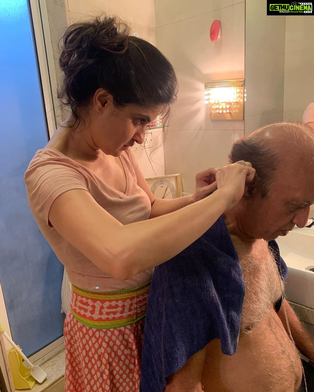 Archana Instagram - My dad my pride! All he wants is - his people & to keep smiling and keep everyone happy! Rare breed this! Love u pappudeeee! May I be 0.00000000001 % of ur joy factor … will be a successful being I think! #happybirthday